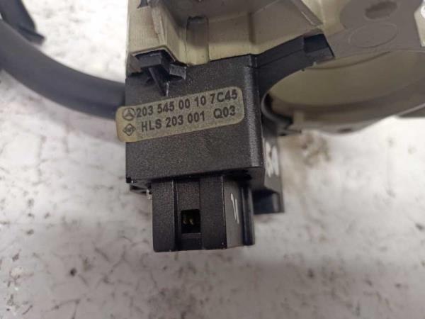 COMMODO MERCEDES CLASSE C W203 2000-2007 - Vue 3